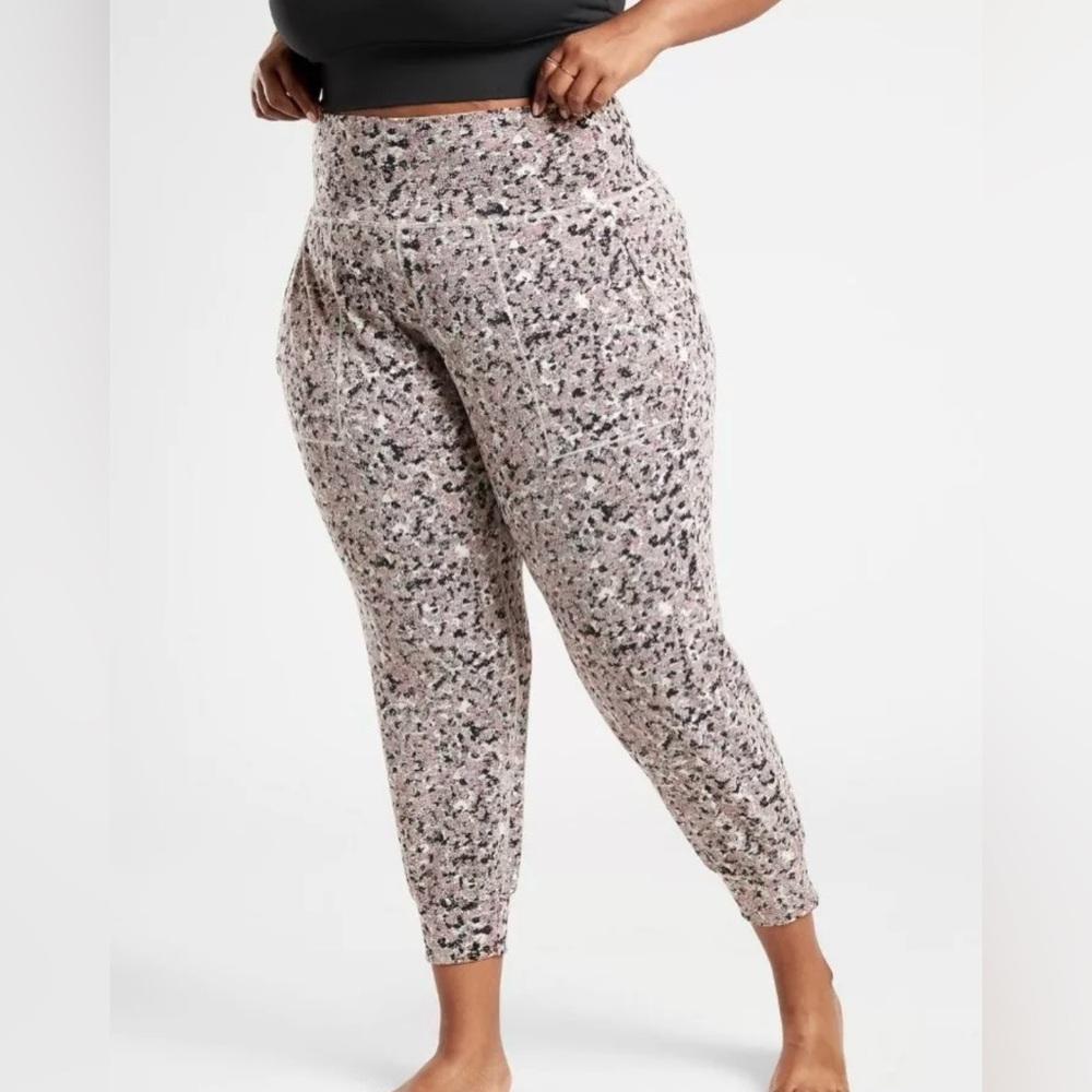 Athleta Salutation Textured Jogger